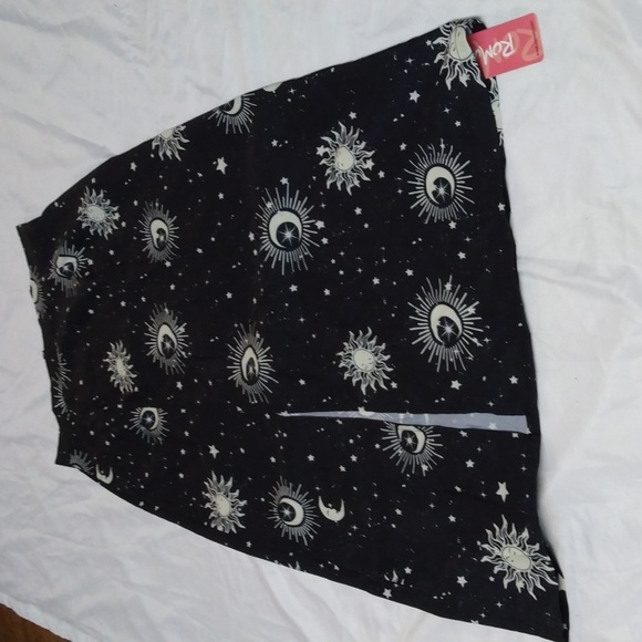 NWT ROMWE Avant Sun & Moon Print Skirt - Picture 3 of 10